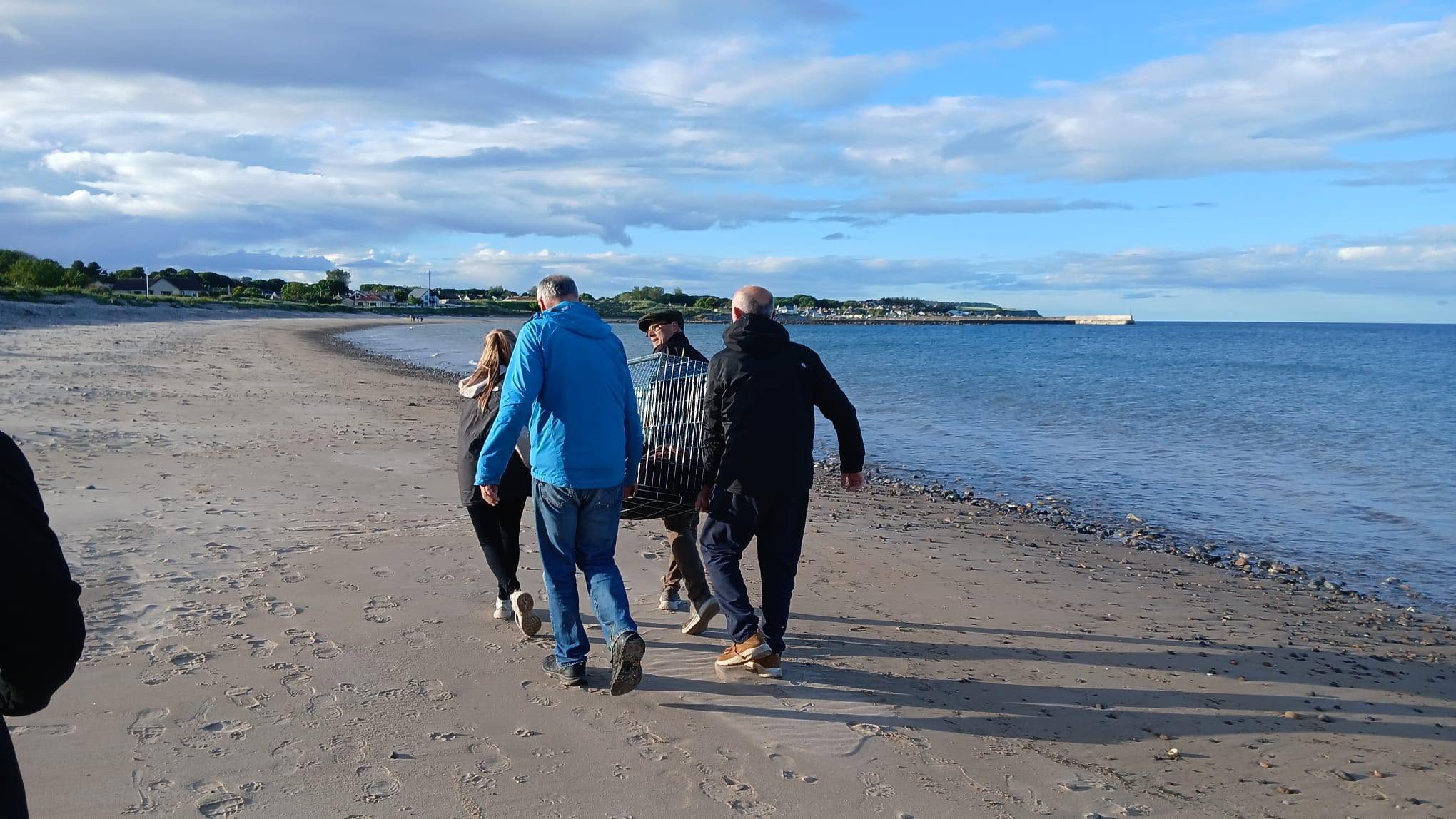 719136068_996694753108640_2158007151875319838_n Caithness Seal Rehab & Release team members performing a seal rescue in the Highlands
